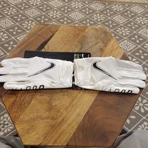 Nike Vapor White and Black Sports Gloves